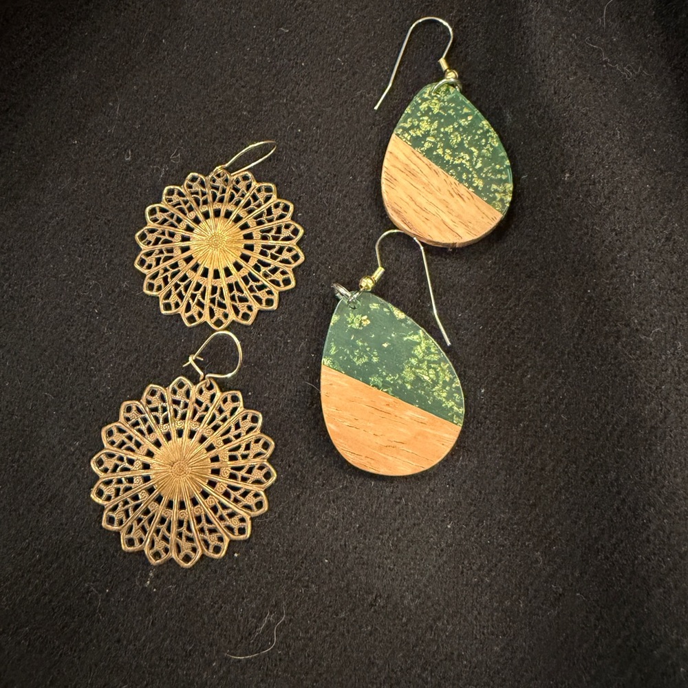 Elegant Gold and Green Teardrop Earrings